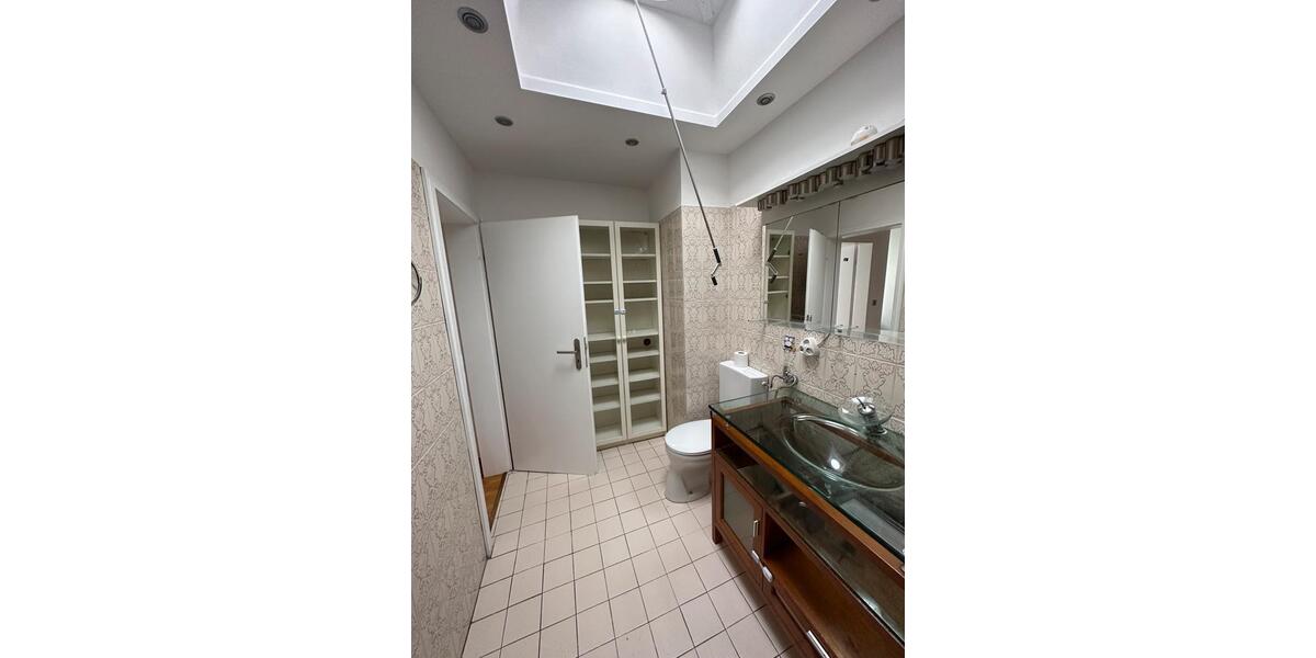 Bis Nov 26 - Einfamilienhaus in Frankfurt-Harheim, Garten, Garage 6 zimmer