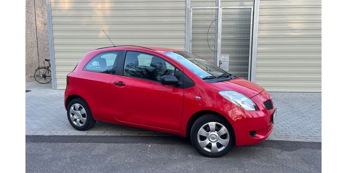 Toyota Yaris 101.000 km 2.600 &euro; Karlsruhe 76131