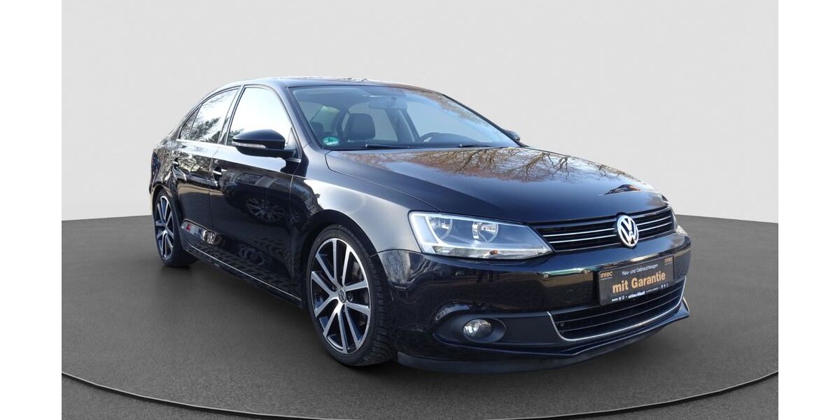 VW Jetta 127.688 km 9.890 &euro; Löhne 32584