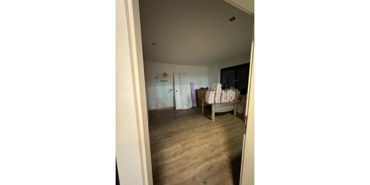 Angeboten wird eine Gewerbefläche in KreuztalBuschhütten zimmer