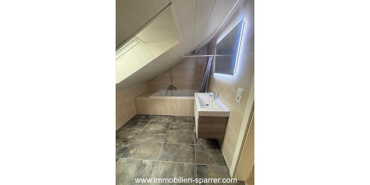Reihenhaus Weiden in der Oberpfalz - 7 Zimmer, 148 m&sup2;, 2.000&euro; | Angebot:26089240