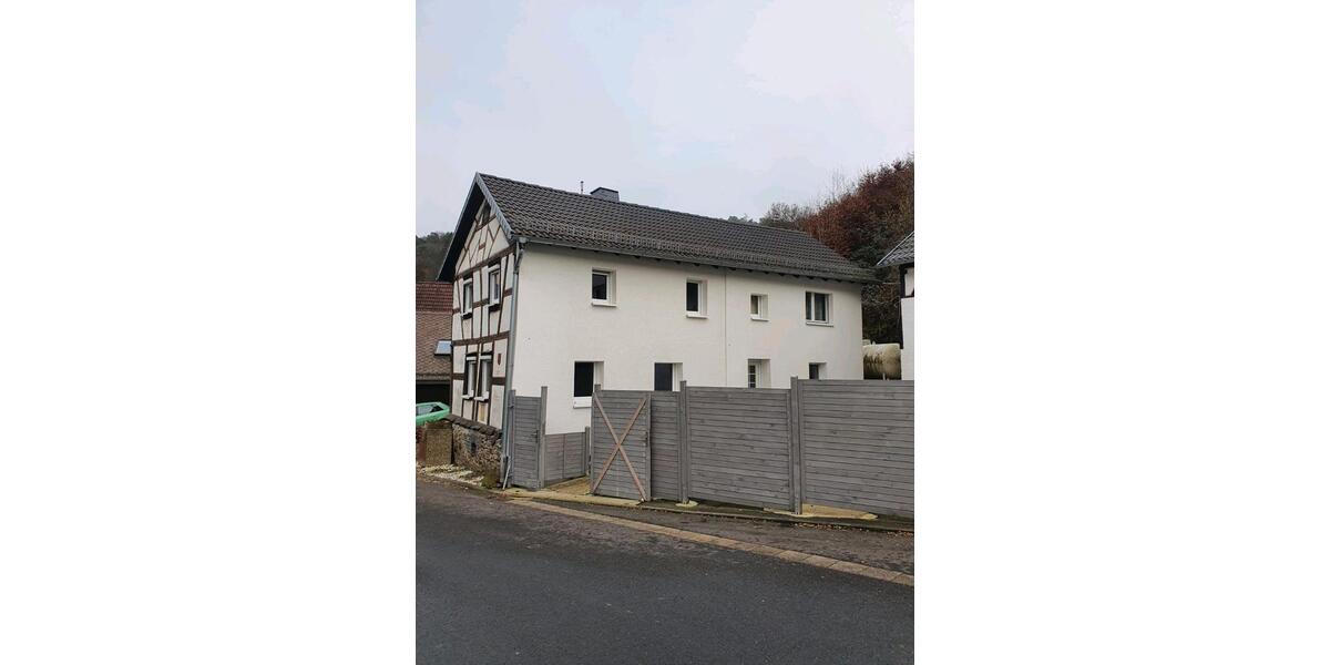 Einfamilienhaus 3ZKB + Dachbodenzimmer 1 zimmer