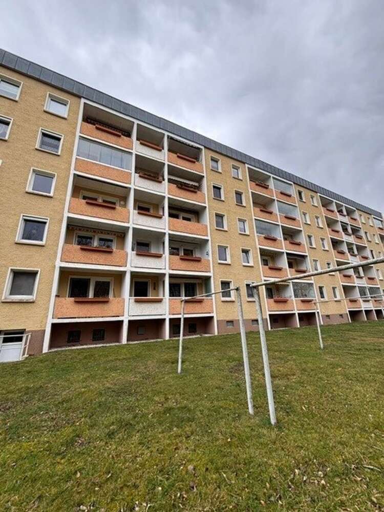 Wohnung zum Kaufen in Hohenstein-Ernstthal 49.000 € 65.85 m²