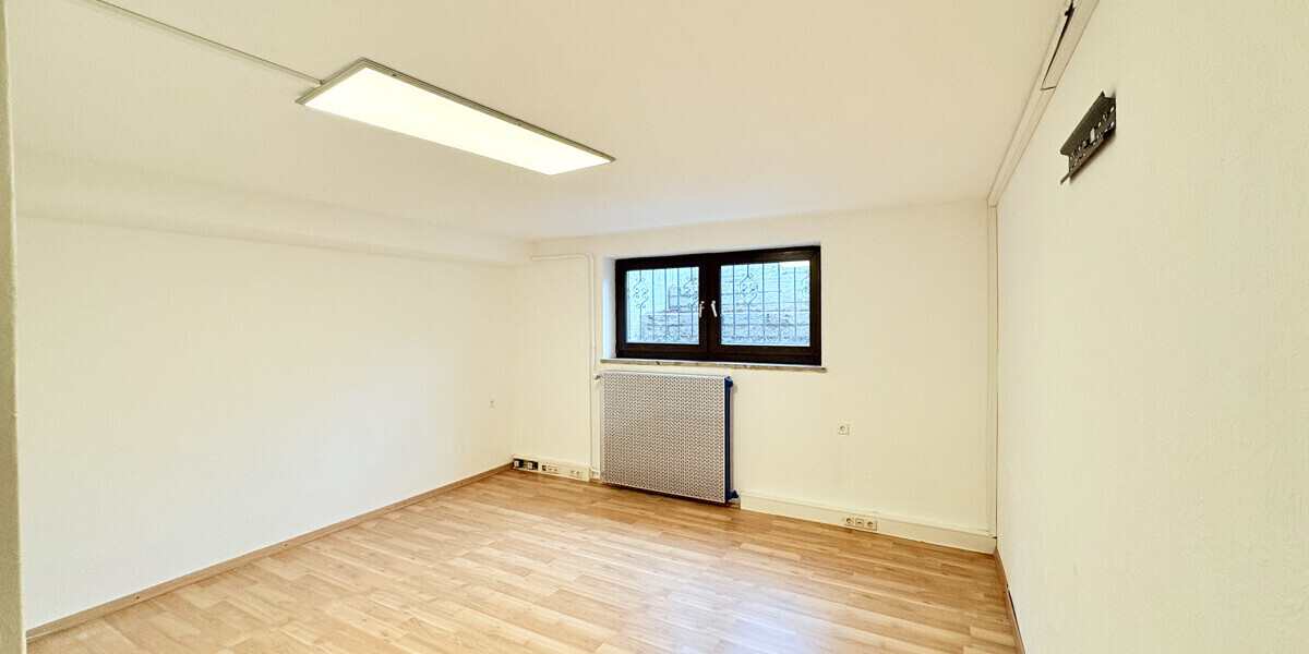 ***Attraktives 2-Familienhaus in ruhiger Lage – ideal für Familien oder Generationenwohnen*** - Zweifamilienhaus München Pasing-Obermenzing | Angebot:25853824