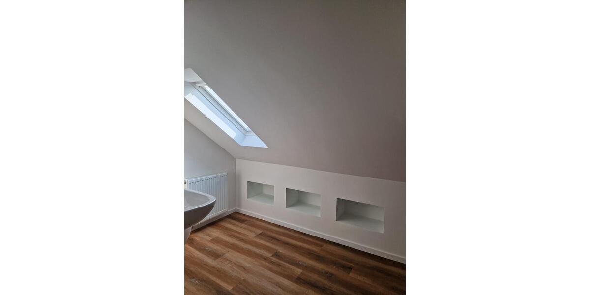 Neu sanierte 3-ZKB-Wohnung mit Stellplatz & EBK –sofort verfügbar 3 zimmer