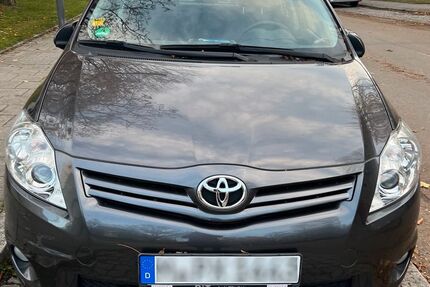 Toyota Auris 51.000 km 8.100 &euro; München 81369