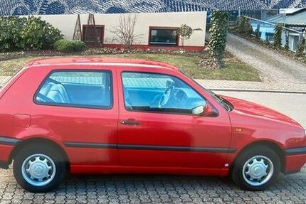 VW Golf 40.000 km 3.399 &euro; Raunheim 65479