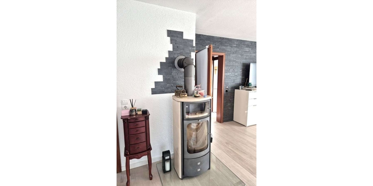 Großzügiges Wohnen für zwei Generationen: Poolbereich mit Poolbar und barrierefreiem EG - Zweifamilienhaus Katzweiler | Angebot:27131010