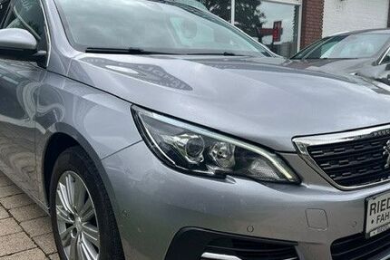 Peugeot 308 127.207 km 11.680 &euro; Zeven 27404