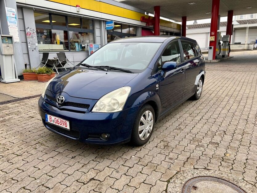 Toyota Corolla Verso 121.000 km 3.200 € Berlin 12109