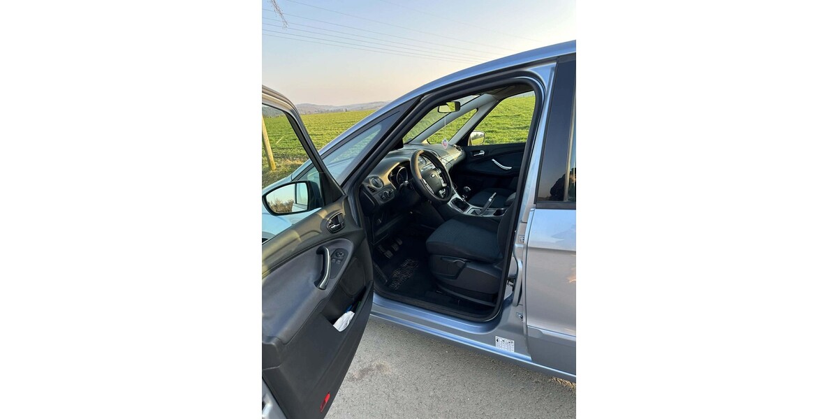 Ford S-Max 262.000 km 2.800 &euro; Medebach 59964