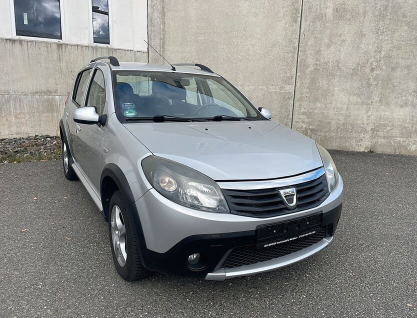 Dacia Sandero 95.000 km 5.100 € Weiden 92637