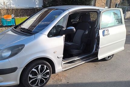 Peugeot 1007 117.000 km 1.999 &euro; Euskirchen 53881