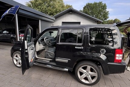 Jeep Cherokee 163.321 km 12.000 € Schnakenbek 21481