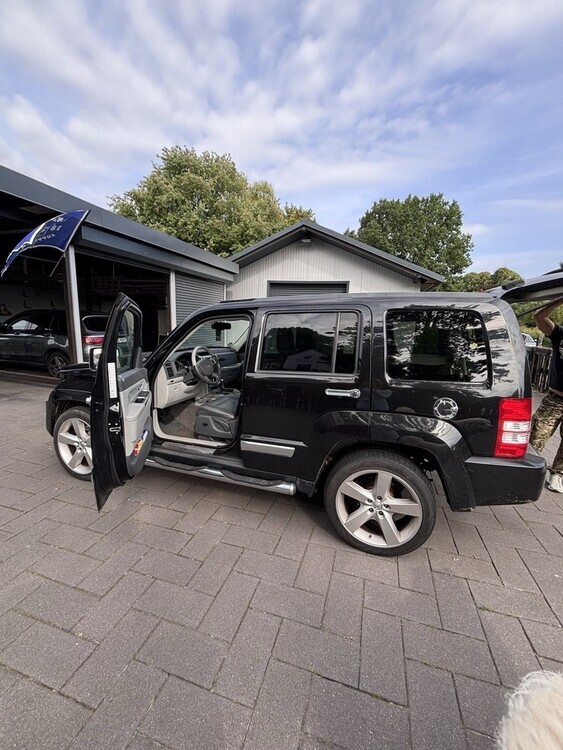 Jeep Cherokee 163.321 km 12.000 € Schnakenbek 21481