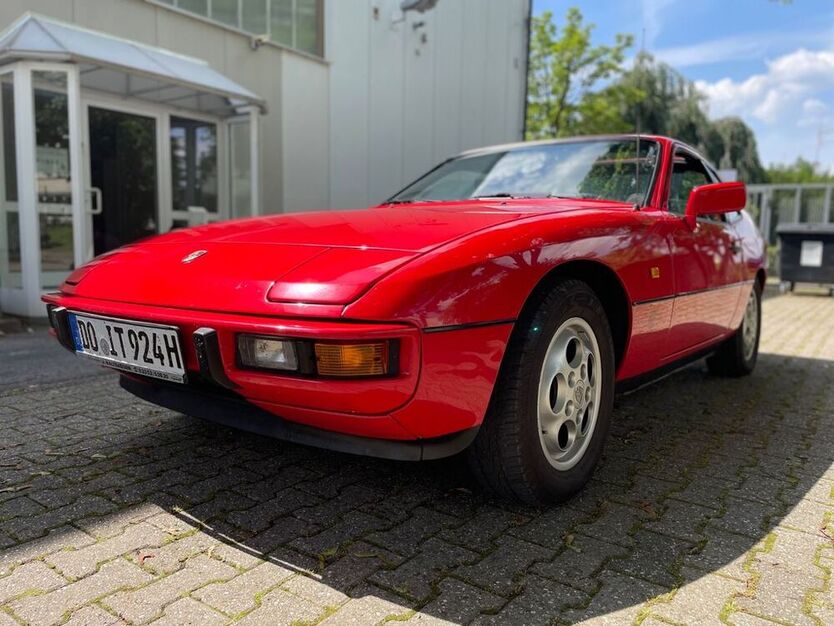 924
