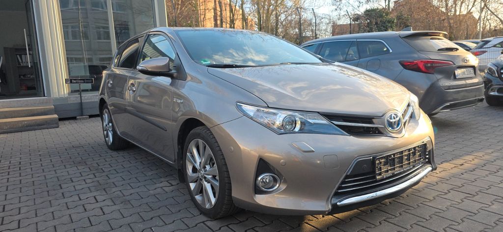 Toyota Auris 59.985 km 12.199 &euro; Berlin 13581
