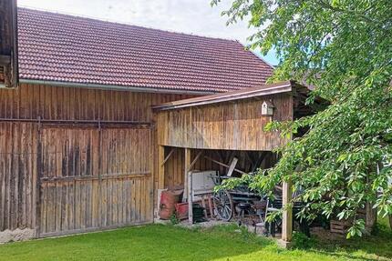 Hofstelle- Mehrgenerationenhaus- Nebengebäuden und Baugrundstück zimmer