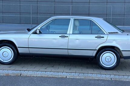 Mercedes-Benz 190 49.435 km 6.400 &euro; Tuttlingen 78532