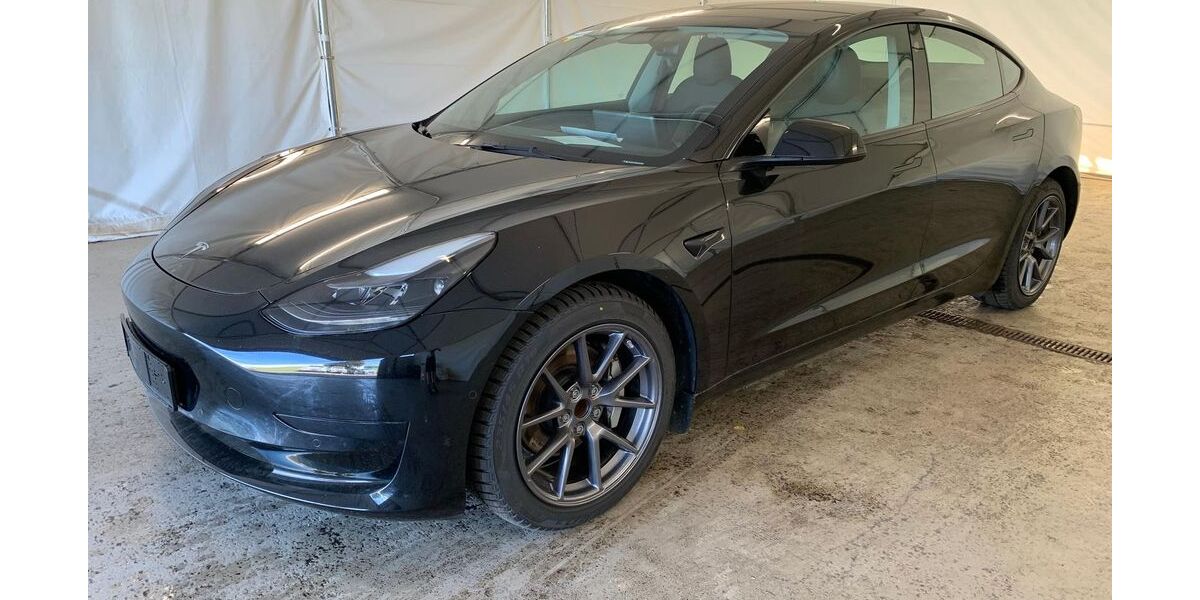 Tesla Model 3 59.051 km 25.980 &euro; Steinbach-Hallenberg OT Herges-Hallenberg 98587