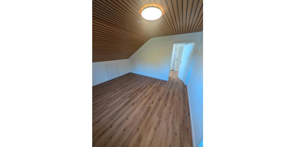 Dachgeschoßwohnung Karlsruhe Wettersbach - 5 Zimmer, 113 m&sup2;, 1.350&euro; | Angebot:26414163