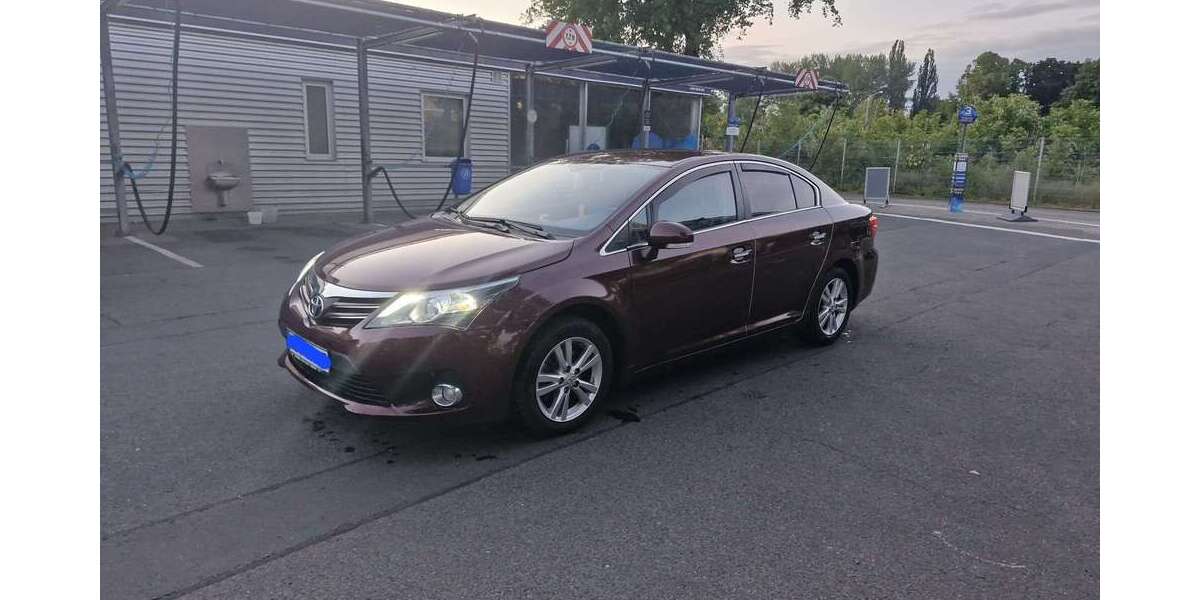 Toyota Avensis 116.700 km 10.800 &euro; Cotta (Dresden) 01157
