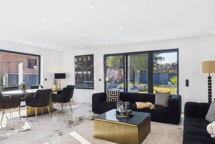 Große Luxuswohnung in Kirkel-Neuhäusel - Garten, Terrasse, Garage, 2 Bäder & 2 hochwertige Nutzräume 4 zimmer