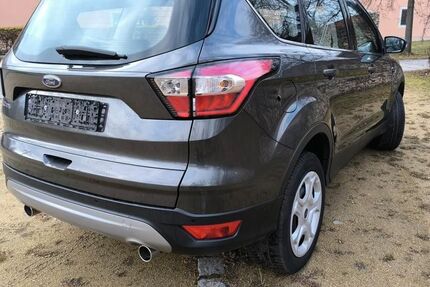 Ford Kuga 63.500 km 15.500 &euro; Schönbach 02708