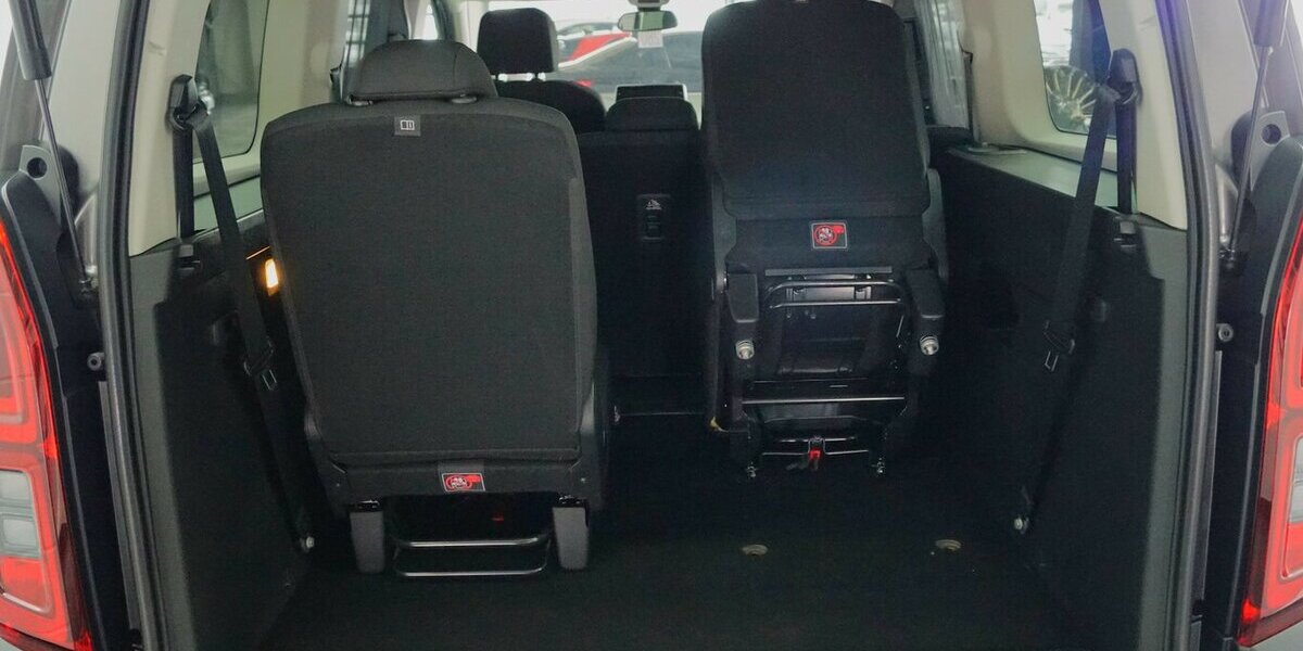 Citroen Berlingo 1.2 PureTech EAT8 Shine XL AHK 38.900 km 26.330 &euro; Lich 35423