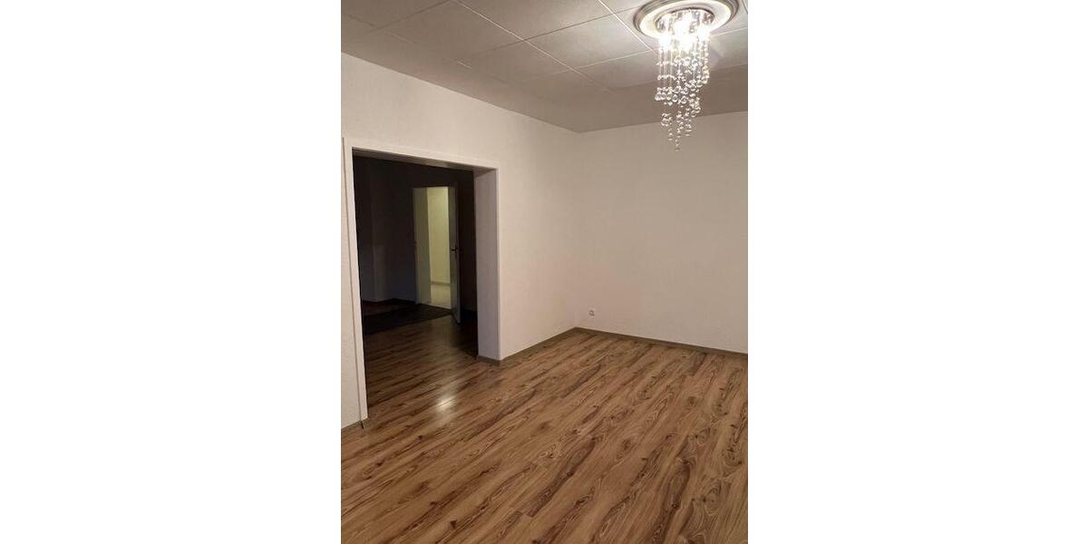 Großzügige, helle 3-Zimmerwohnung mit Küche, Balkon und Stellplatz 3 zimmer