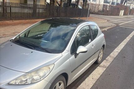 Peugeot 207 102.000 km 3.200 € München 85540