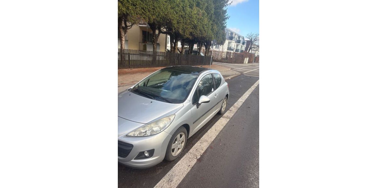 Peugeot 207 102.000 km 3.200 € München 85540