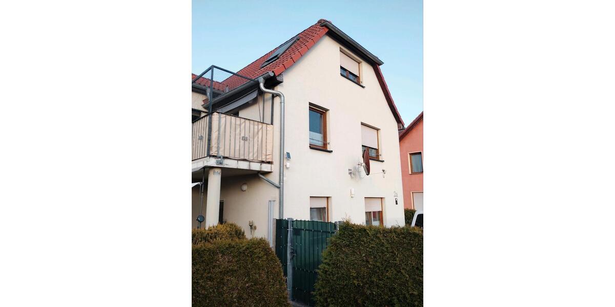 Etagenwohnung Schkopau - 4 Zimmer, 120 m&sup2;, 1.100&euro; | Angebot:25396495
