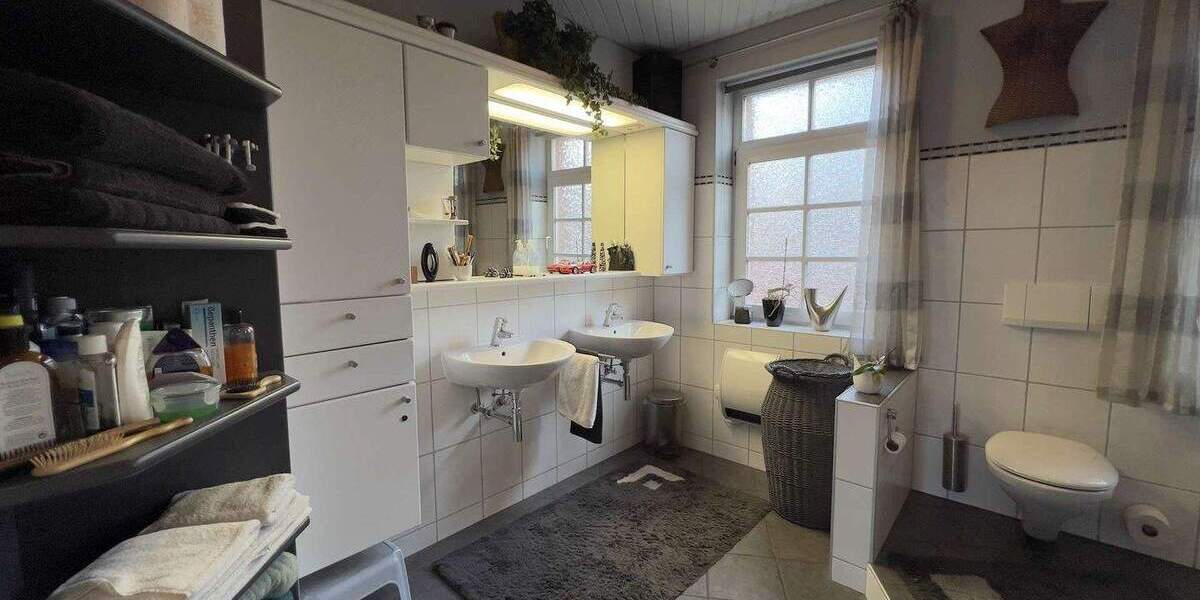 Historische Immobilie im Schweizer Stil: Saniertes Dreifamilienhaus mit Garten & Garage 8 zimmer