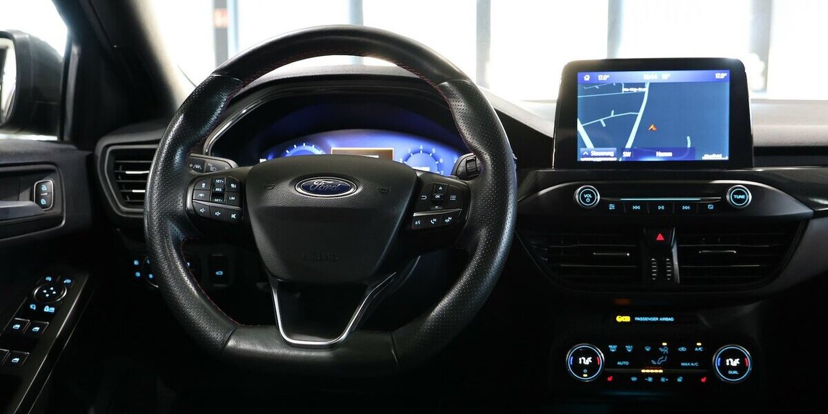 Ford Focus Tunier 1.5 EB ST-LINE-X SPORT / PANORAMA 108.000 km 18.444 &euro; Hamm 59077
