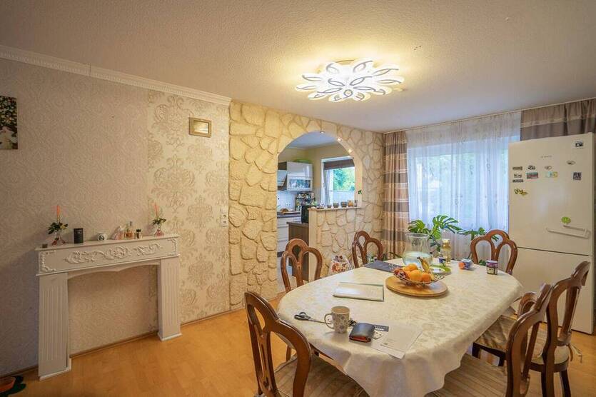 Helle 4-Zimmer-Wohnung mit ca. 104 m², sonnigem Balkon und großzügiger Raumaufteilung