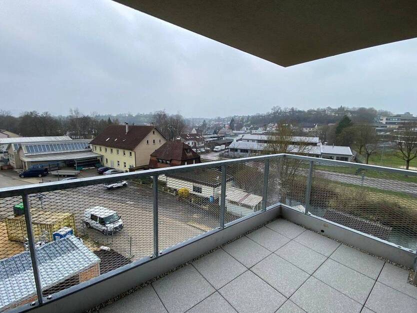 Barrierearme, freundliche 2-Zimmer-Wohnung mit Tiefgaragenstellplatz