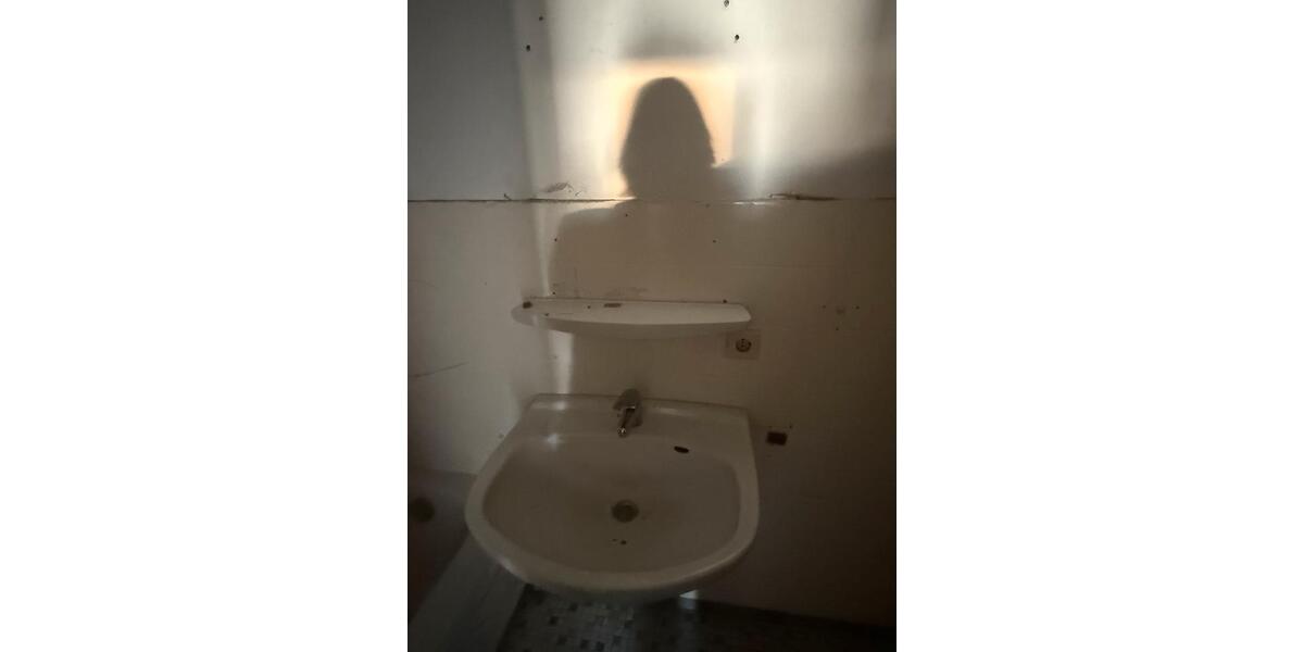 4-Zimmer-Whg zu vermieten renovierungsbedürftig 4 zimmer