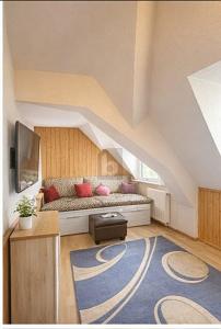 HELLES WOHNEN UNTER DEM DACH MIT POTENZIAL - Dachgeschoßwohnung Stutensee | Angebot:26029761