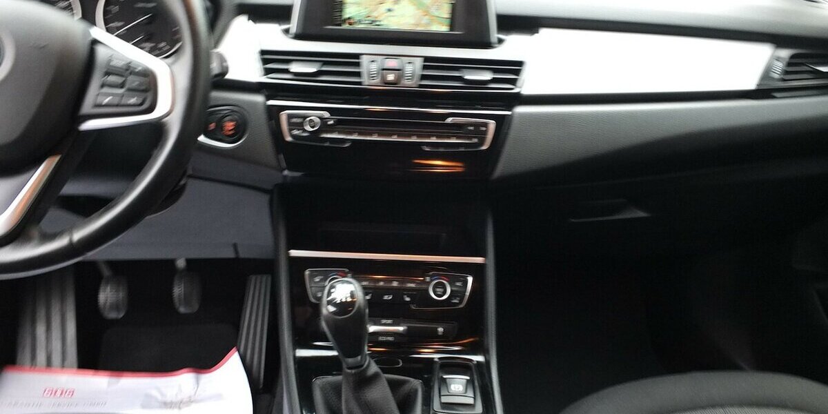 BMW 218 Active Tourer ADVANTAGE NAVI PARKASISSTENT SHZ 124.575 km 10.908 &euro; Köln 50858