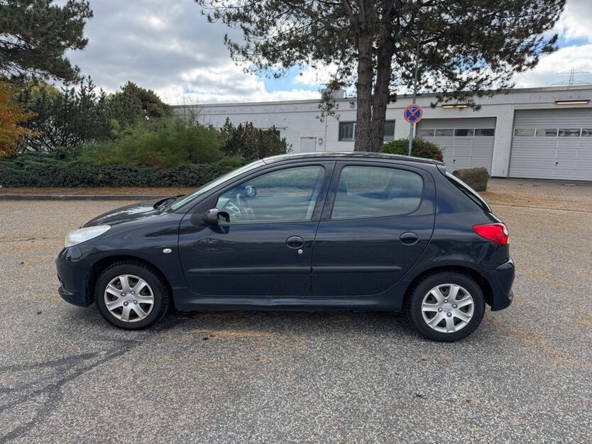 Peugeot 206 120.797 km 799 € Barsbüttel 22885
