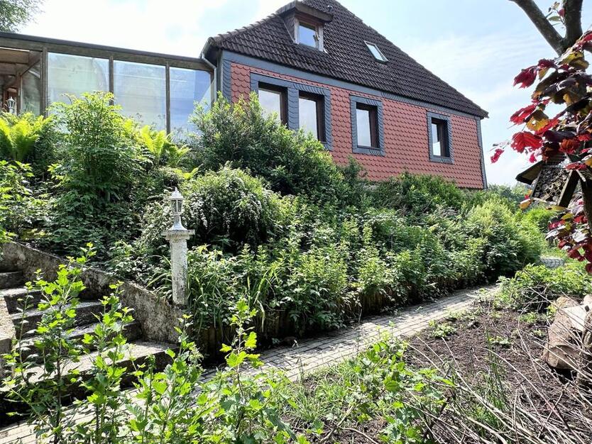 Wunderschönes Haus mit großem Garten, Wintergarten und Weitblick