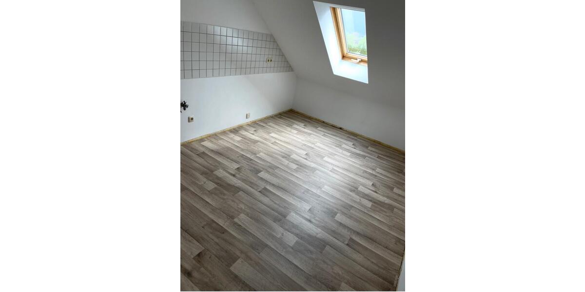 Dachgeschoßwohnung Pfreimd - 5 Zimmer, 94 m&sup2;, 700&euro; | Angebot:25043773