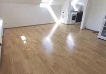 Schöne kleine DG-Wohnung in zentraler Lage