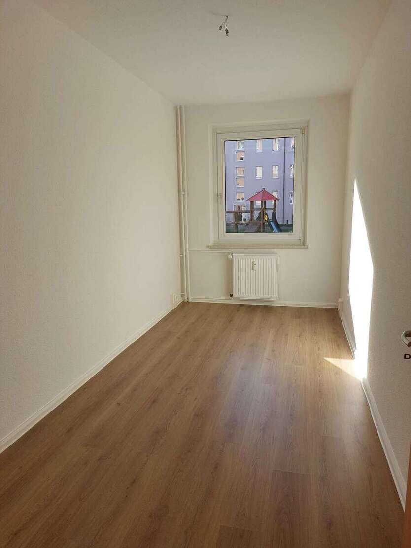 *Hochwertig sanierte 3-Raum-Wohnung mit Balkon in ruhiger Lage * 3 zimmer