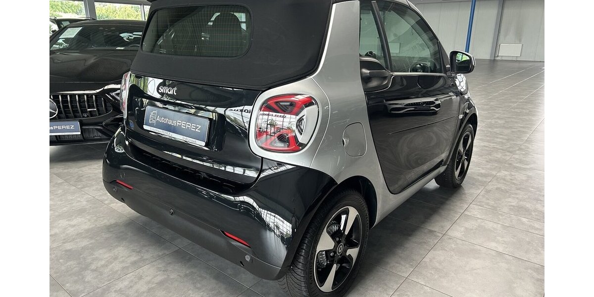 Smart ForTwo EQ CABRIO EXCLUSIVE-22KW-RÜCKFAHRKAMERA! 13.660 km 17.989 &euro; Groß-Umstadt 64823