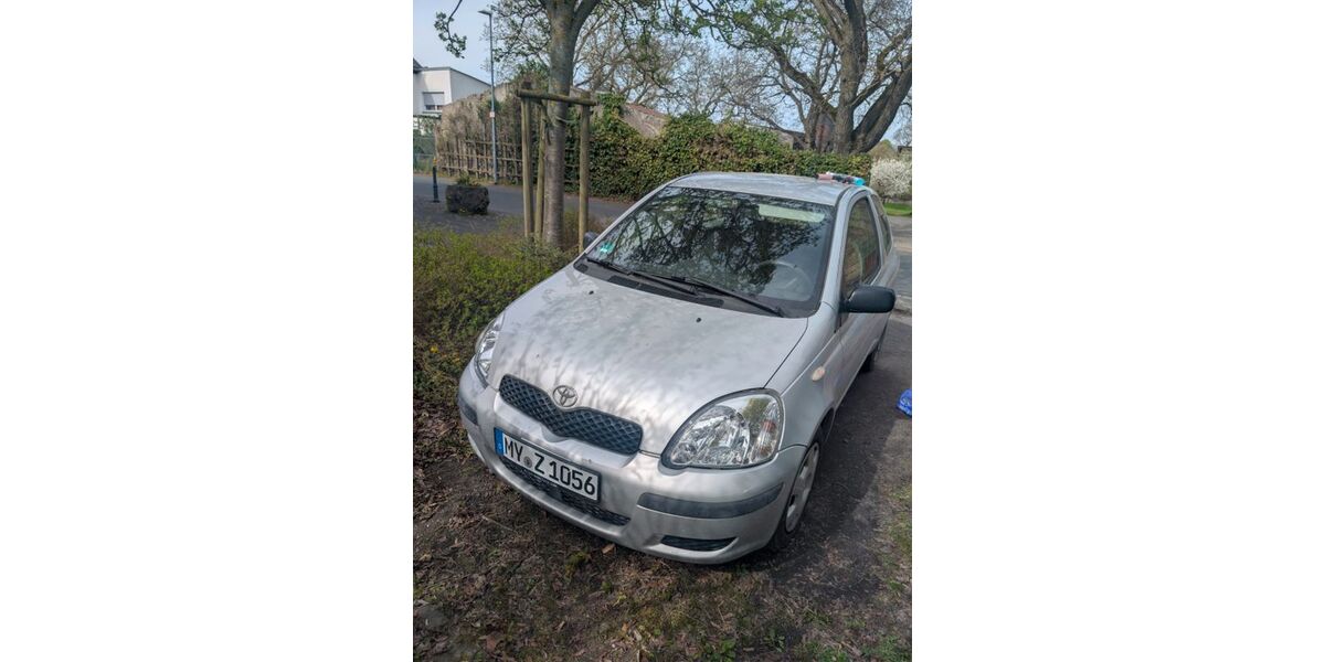 Toyota Yaris 176.000 km 1.600 &euro; Bell 56745