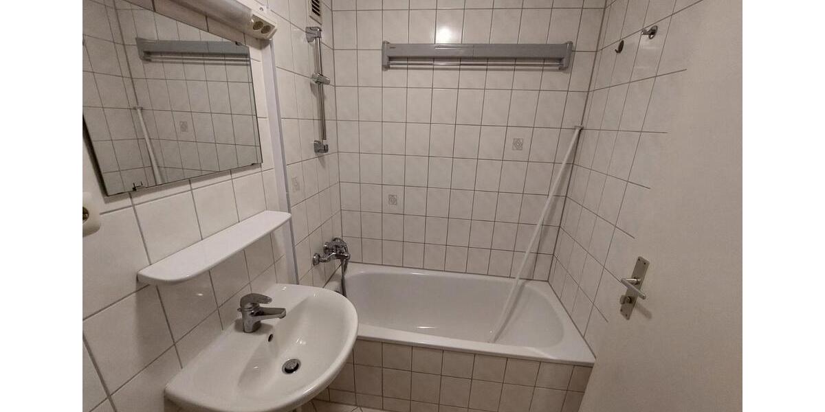 Dachgeschoßwohnung München Schwabing-West - 1.5 Zimmer, 30 m&sup2;, 1.100&euro; | Angebot:25043784