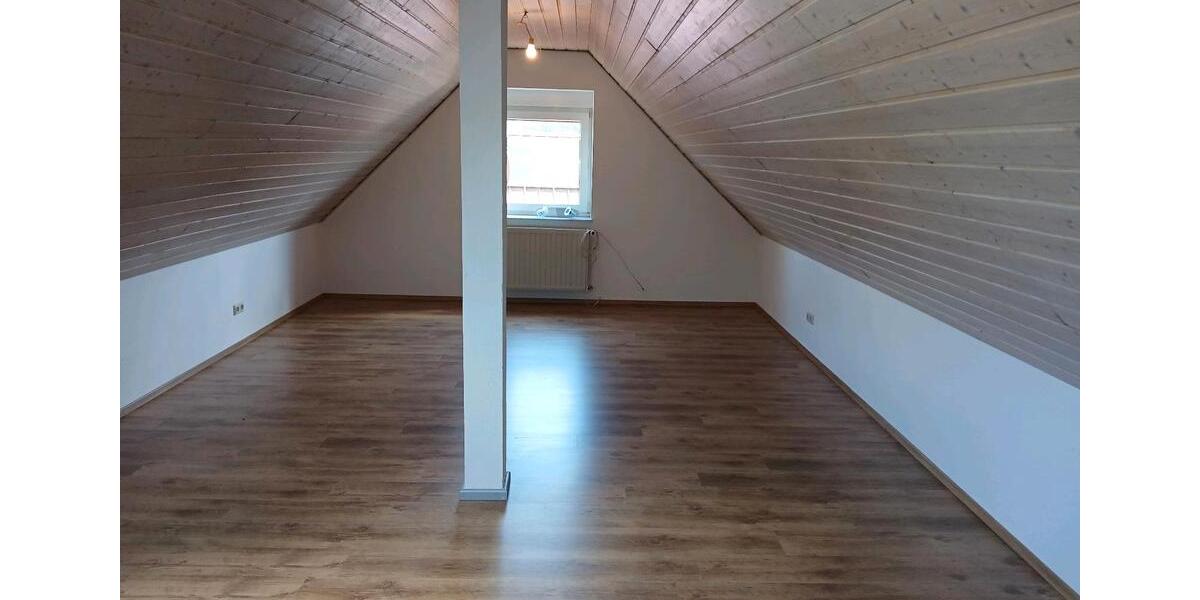 Dachgeschoßwohnung Hohenroth - 2.5 Zimmer, 98 m&sup2;, 620&euro; | Angebot:26515790