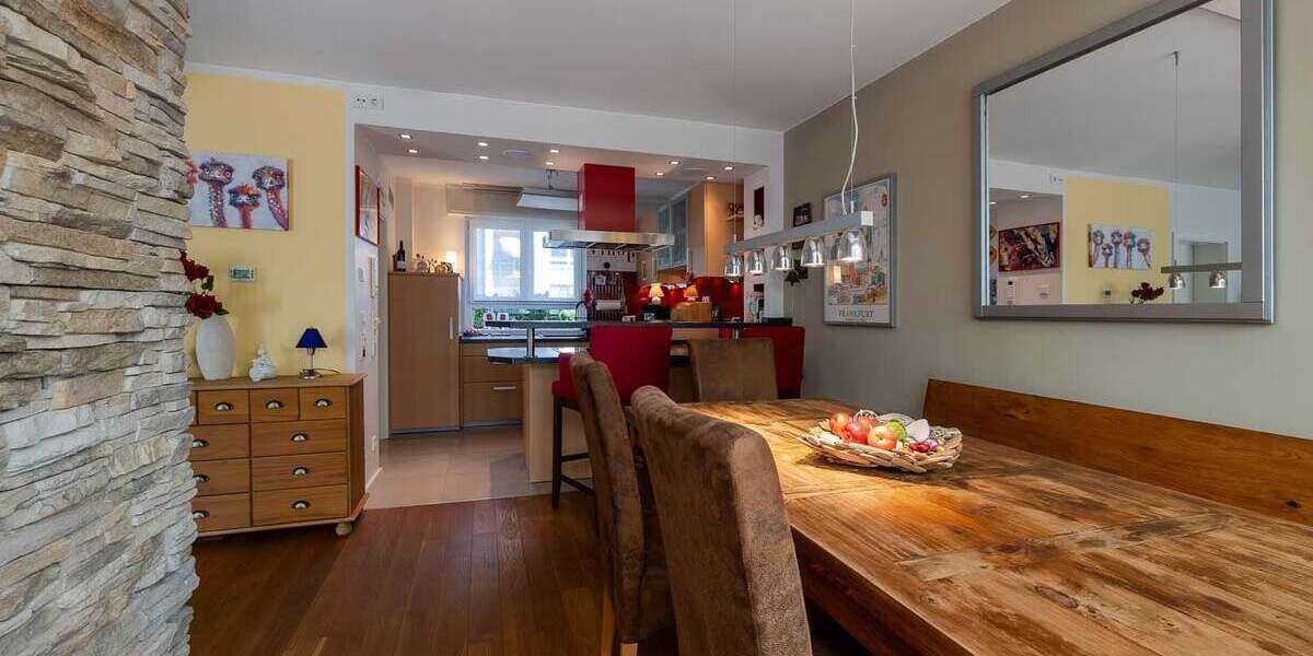 Modernisiertes Haus mit Pool & Garten in Frankfurt 4.5 zimmer